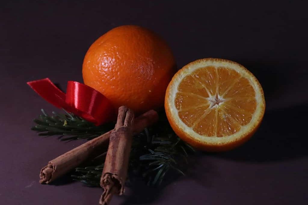 Retail scent marketing at a shopping mall storefront, by Scent Swirl