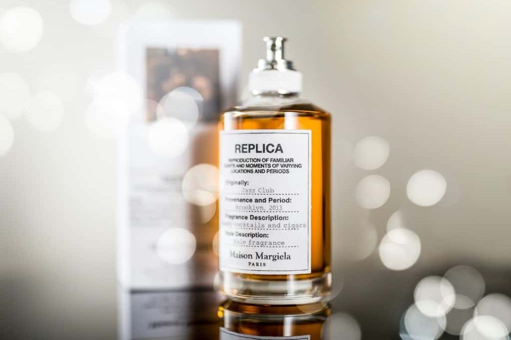 Scent marketing for restaurants and lounges: signature scent at a champagne bar, by Scent Swirl